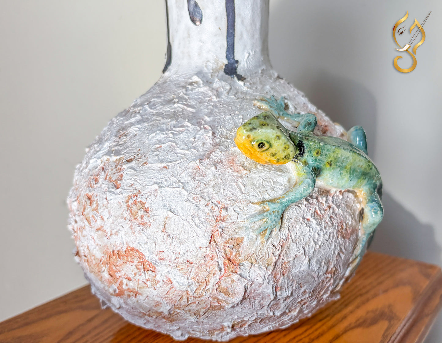 Hide and seek - ceramic vase art