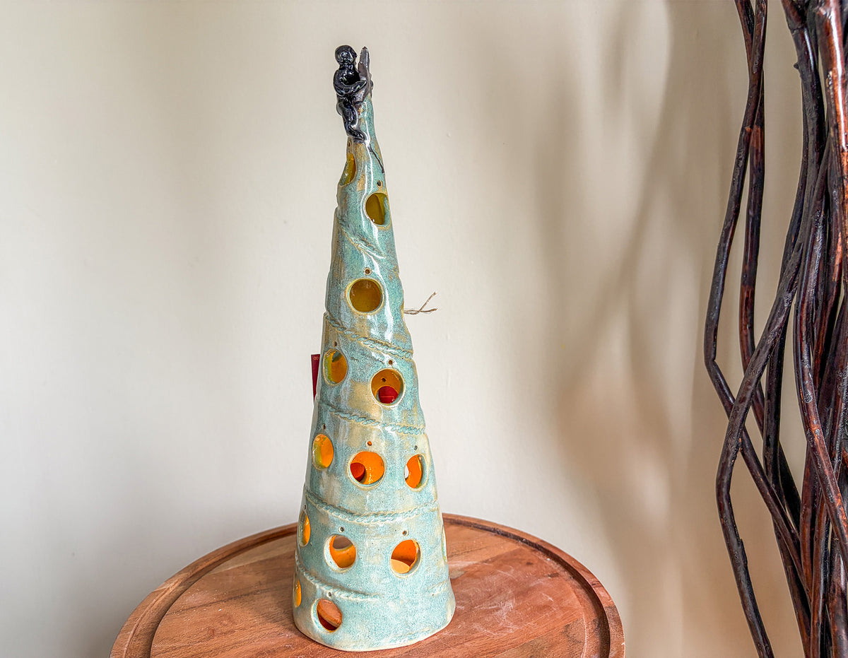 Christmas Vibe –Tree -The Final Touch