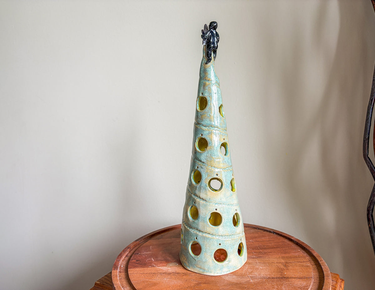 Christmas Vibe –Tree -The Final Touch