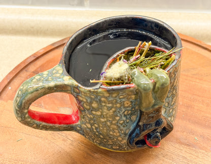 Break the Limit – Handcrafted Ceramic Tea Mug with Filter