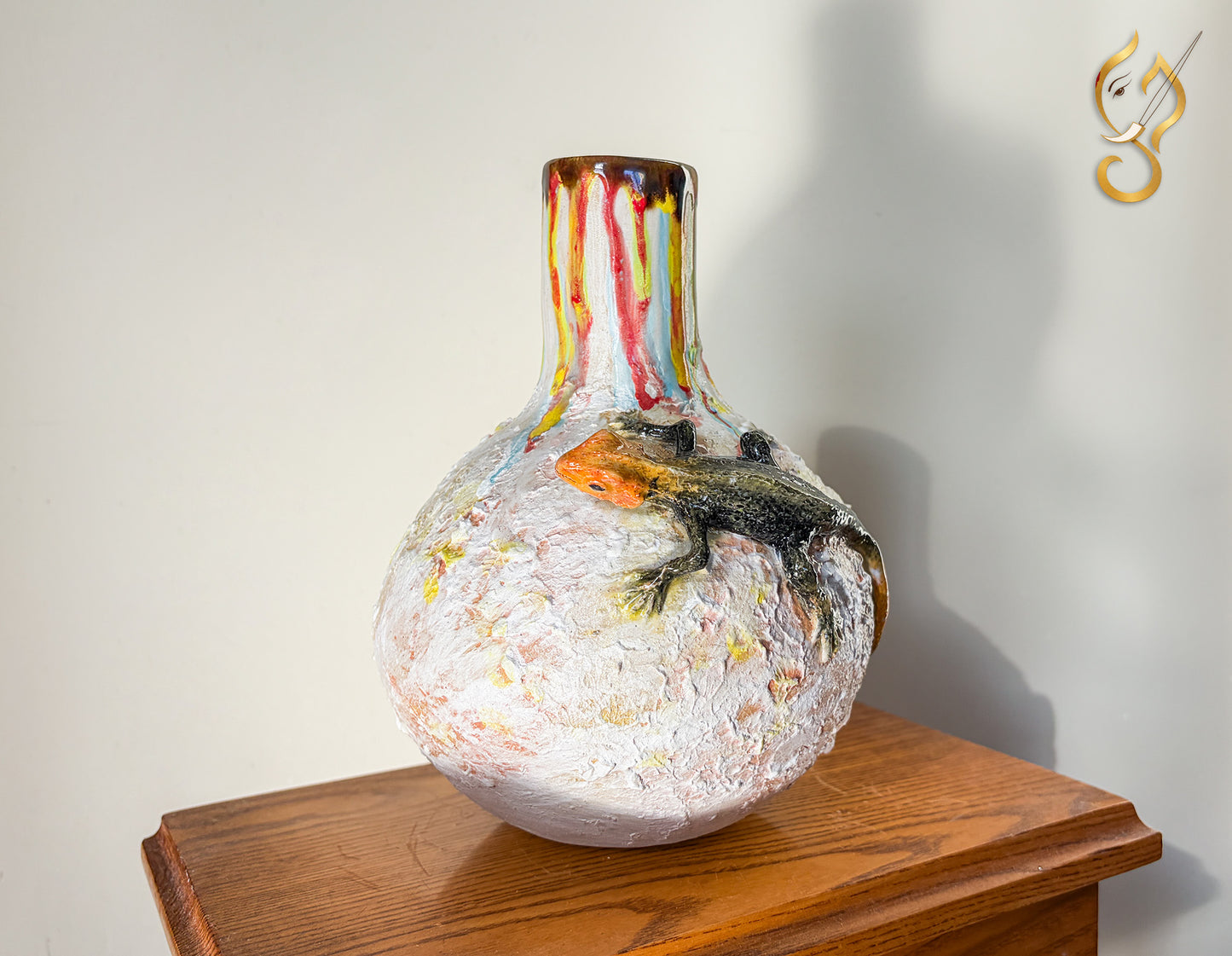 Camouflage Lizard - ceramic vase Art