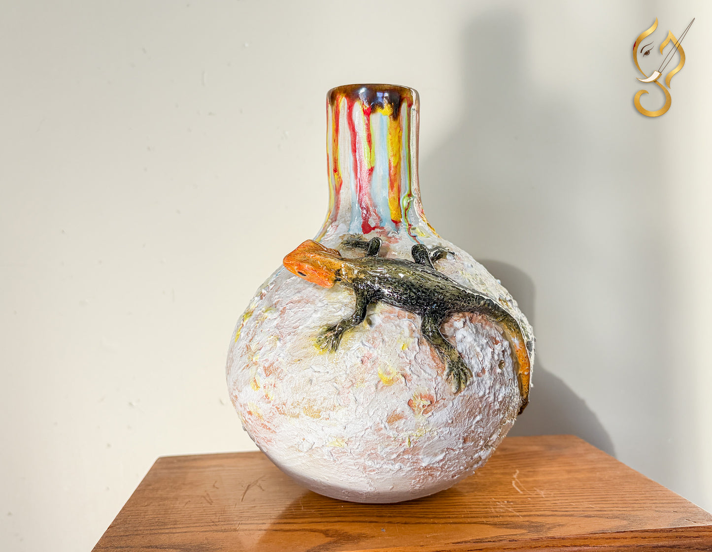 Camouflage Lizard - ceramic vase Art